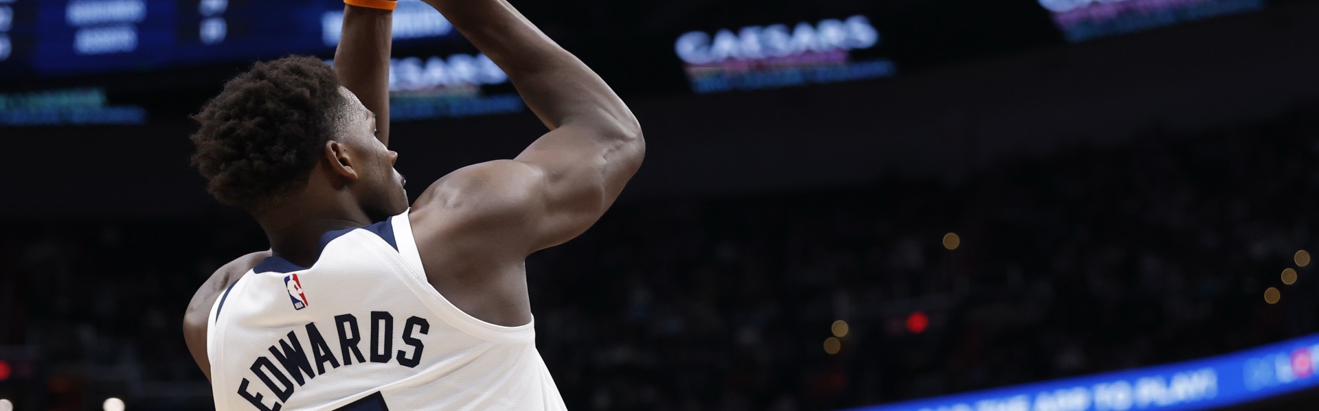 世界杯高清直播-芬奇：我信任华子他整个赛季大部分时间都在做正确决策 继续保持