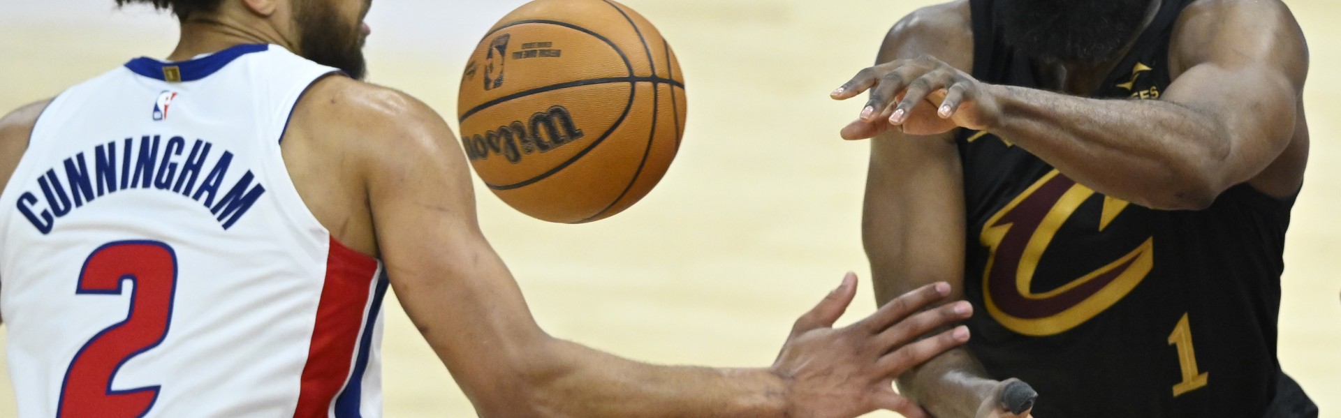 世界杯手机观看-媒体人：骑士真能压制活塞 CC见到持球大核祖师爷哈登腿都吓软了