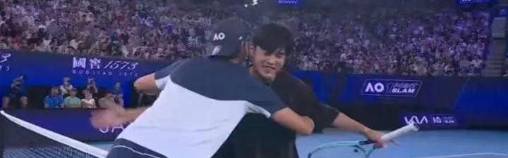 世界杯手机观看-周杰伦澳网首秀遭遇“一轮游”，全程“罚站”没碰到球