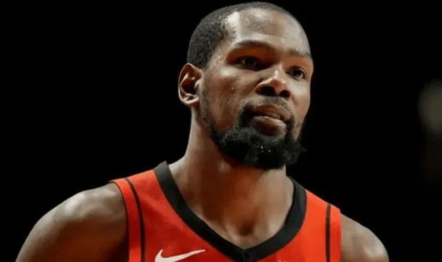 火箭111-104战胜活塞 球员评价：3人优秀，4人良好，泰特崩盘